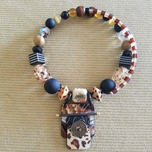 Neck jewelry new but no tags